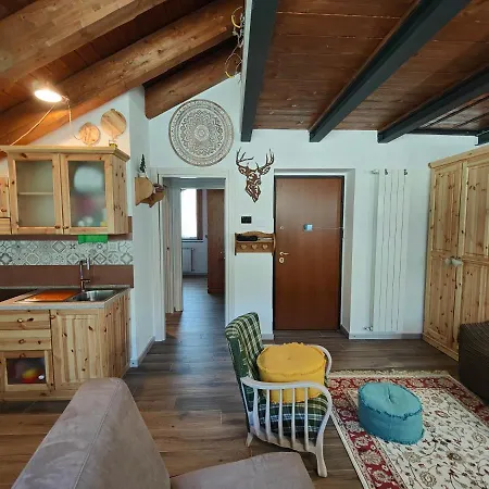 아파트 Hostdomus - Wood Loft 세사나토리니즈