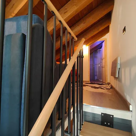 Hostdomus - Wood Loft 아파트 세사나토리니즈